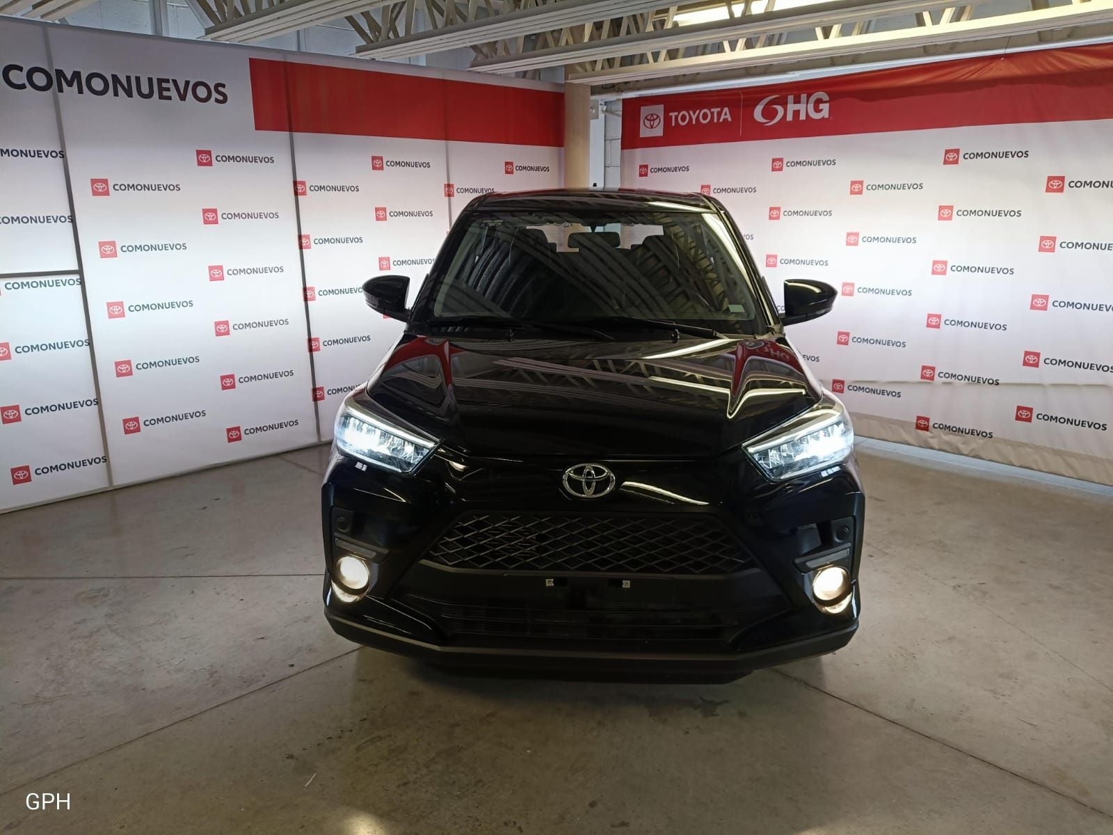 2025 Toyota Raize 1.0 Xle Cvt At in Negro — front three-quarter view